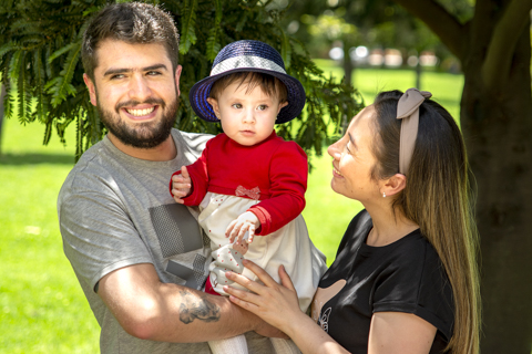 Sesión familia exterior luz natural 16