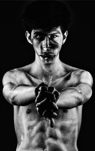 retrato fondo negro serie b-man