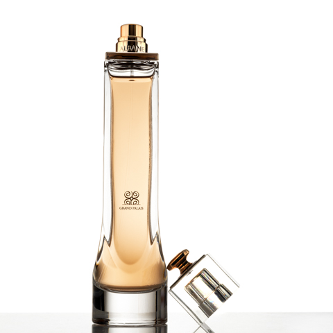 fotografía de producto de estudio PERFUME FONDO BLANCO