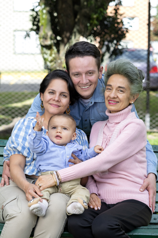 sesión retrato familia exterior luz artificial1