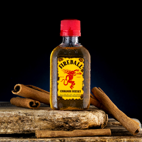 FOTOGRAFÍA DE PRODUCTO FIREBALL CANELA WHISKY