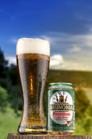 brunonia cerveza y vaso atardecer