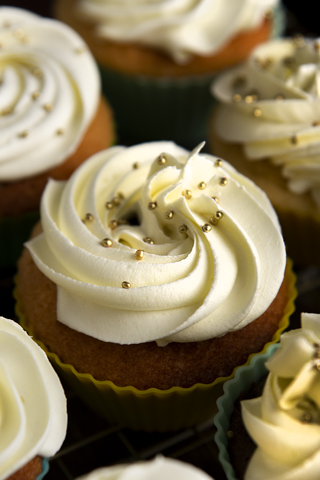 Cupcakes de vainilla y chocolate detalle Cupcakes de vainilla y chocolate detalle