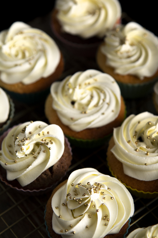 Cupcakes de vainilla y chocolate detalle Cupcakes de vainilla y chocolate detalle