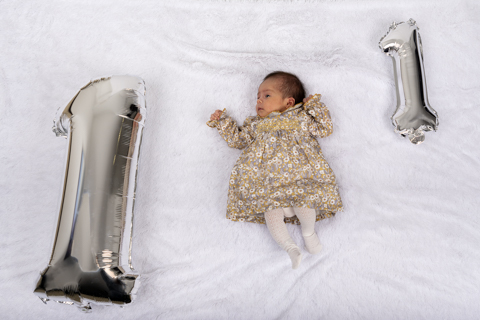 Sesión Familia Fondo blanco recién nacida Emma