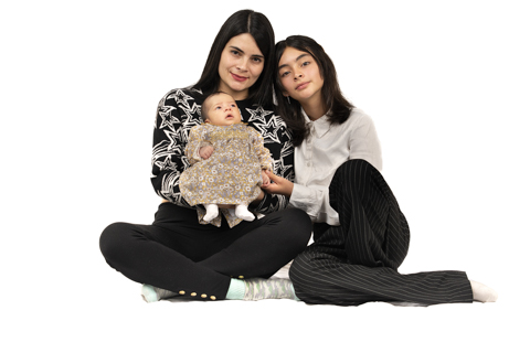 Sesión Familia Fondo blanco recién nacida 2