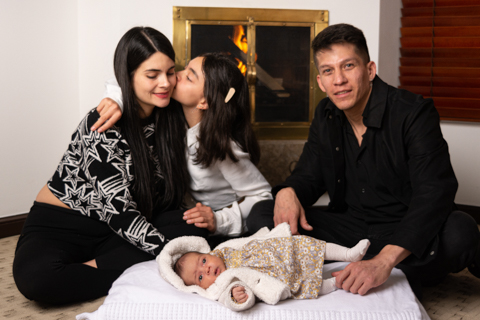 Sesión Familia Fondo con chimenea