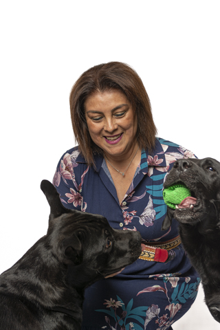 RETRATO FAMILIAR CON MASCOTAS FONDO BLANCO 14