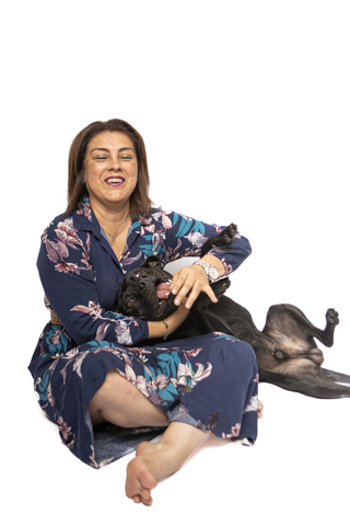 RETRATO FAMILIAR CON MASCOTAS FONDO BLANCO 18