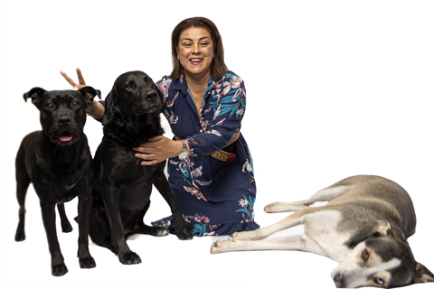 RETRATO FAMILIAR CON MASCOTAS FONDO BLANCO 3